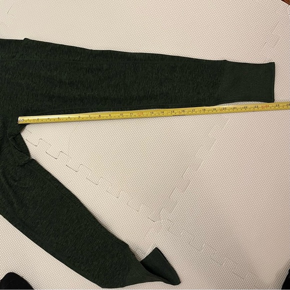 Kirkland Signature Dark Green Brushed Leggings Side Pockets Size Small - Picture 10 of 10